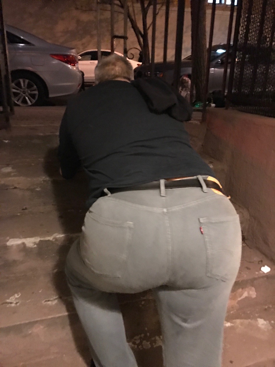 bears4us:NYC bottom crusing in the middle of the street