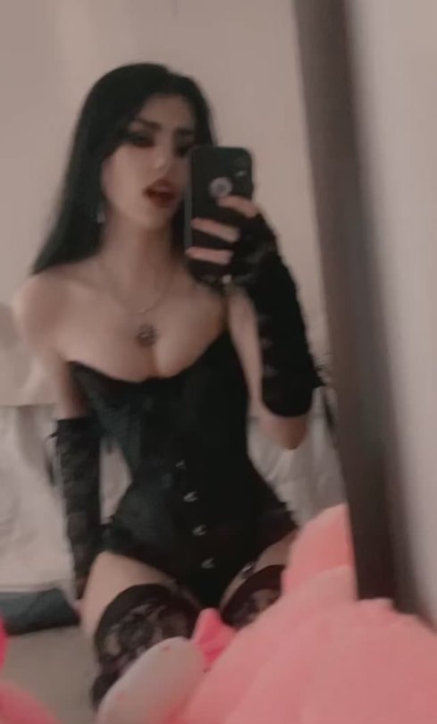 Porn photo vampyr3wife:Hi so like my birthday is in