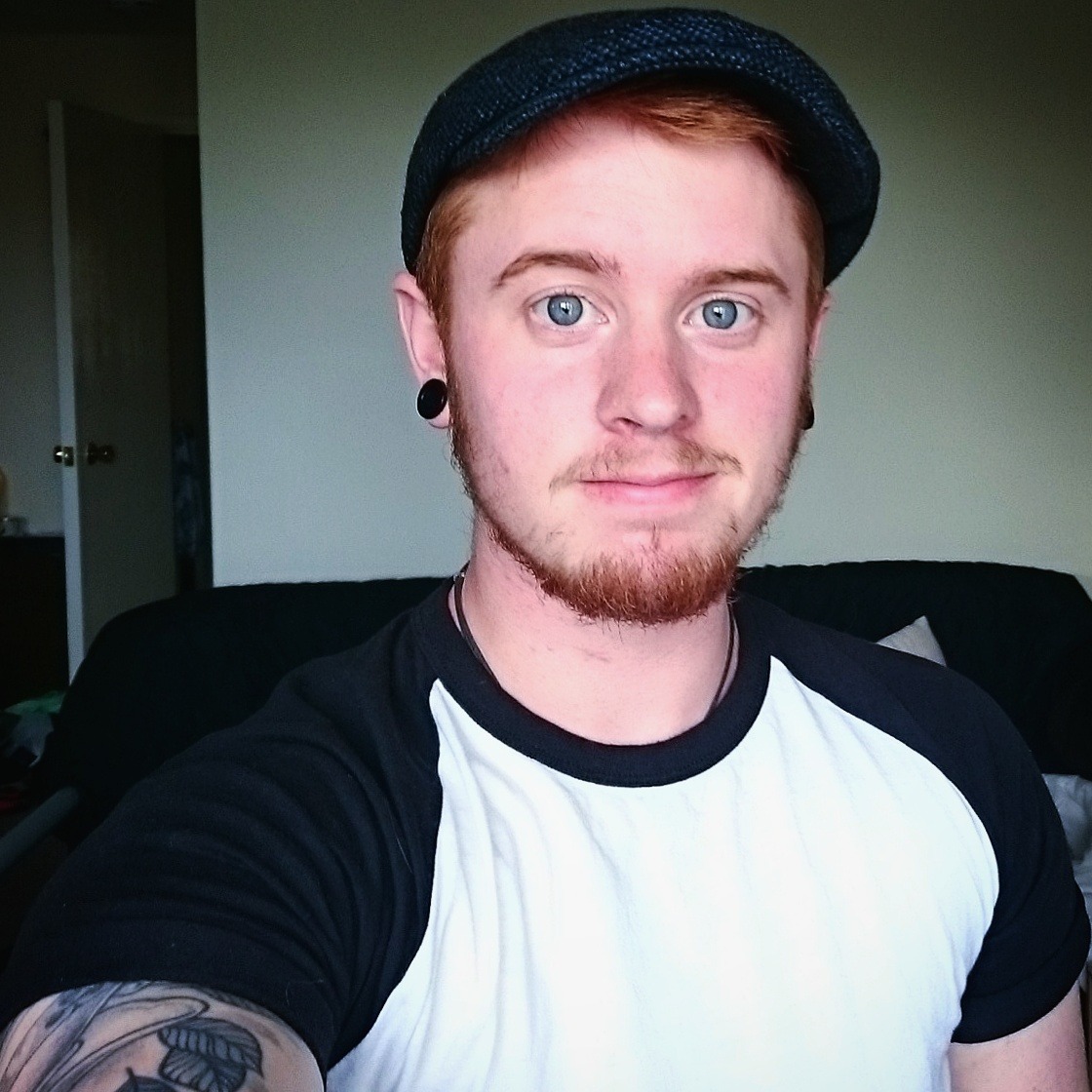 accio-aj:  I finally found a hat that actually fits me! Been looking for a flat cap