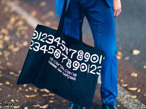 tokyo-fashion: 17-year-old Japanese student Kosei on the street in Harajuku with blue hair and a mat