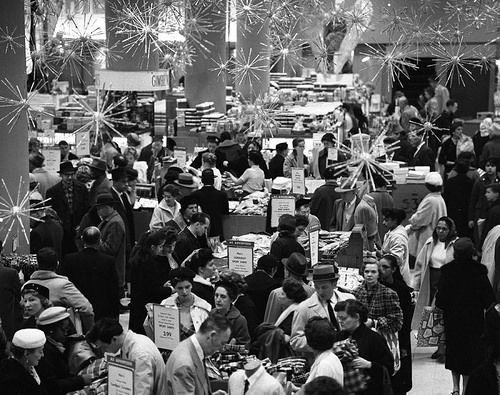 fuckyeahvintage-retro:    Christmas shopping in New York City, 1945-77 © NY Daily News  