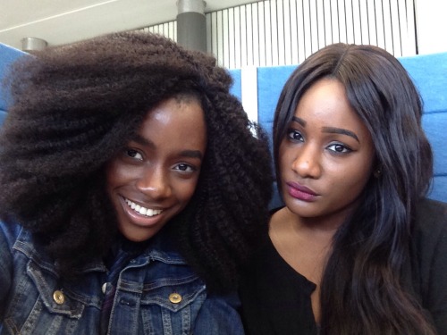 leazzway:  Twin behavior with ashgreentruffles . Different shades of black.  Instagram -  YouTube - Facebook - Twitter - Desourire