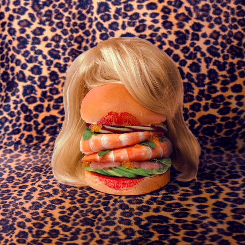 fatandfuriousburger:The Burgirl. Crustasspé de gambas bonnasse. Concombre à paupière. Bettravesti.