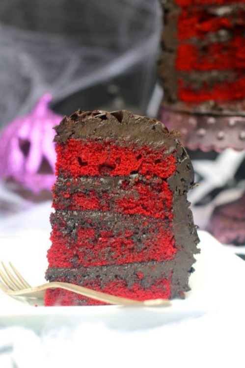 sweetoothgirl:  Red Velvet Halloween Cake