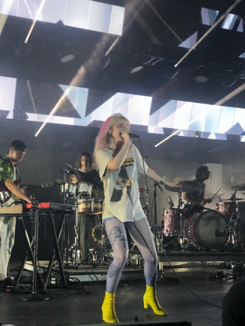 arcticmonkeysaf:hey friends, I saw Paramore last night and I’m in love with Hayley Williams