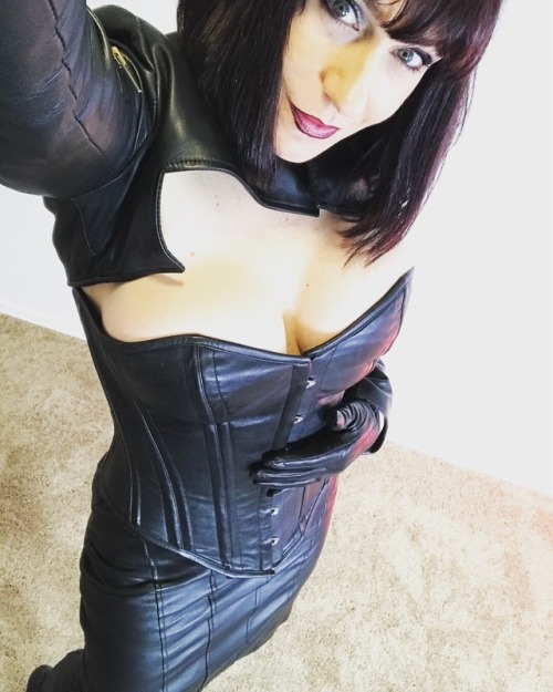 XXX andreauntamed:Leather Leather 🖤🖤#leatherfetish photo