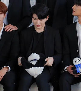svtleaderz:save the panda from woozi’s hands