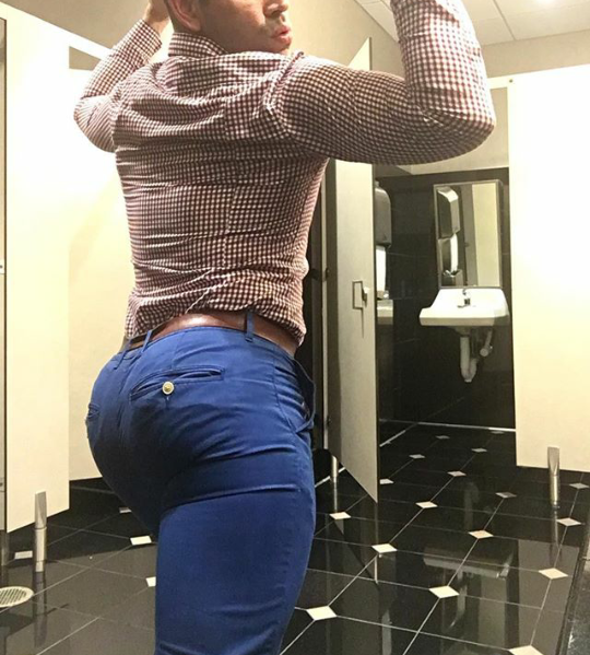 jockmo321:  nalgoncogible:  Esté  puto tiene unas nalgotas bien ricas (Walter) fuck