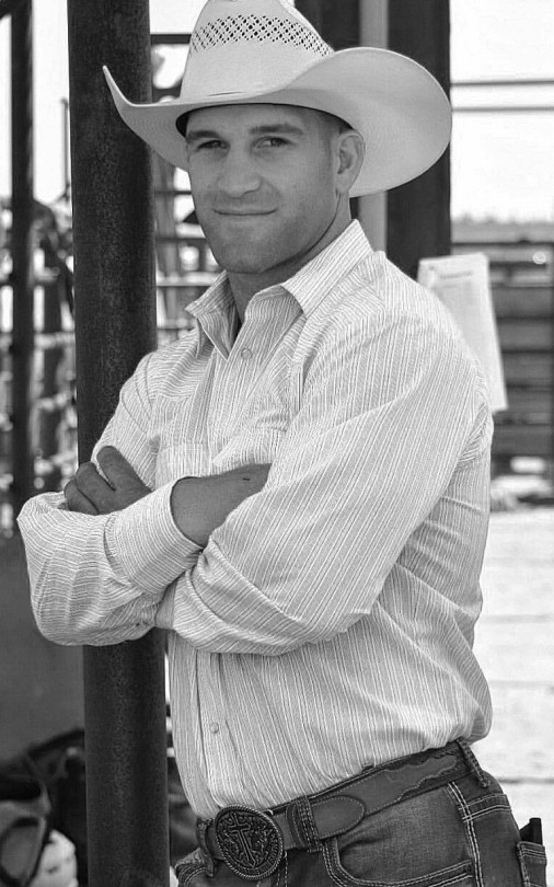 southern-god1: chettbro:      “C0untry Moto Daddy”   Stud!  