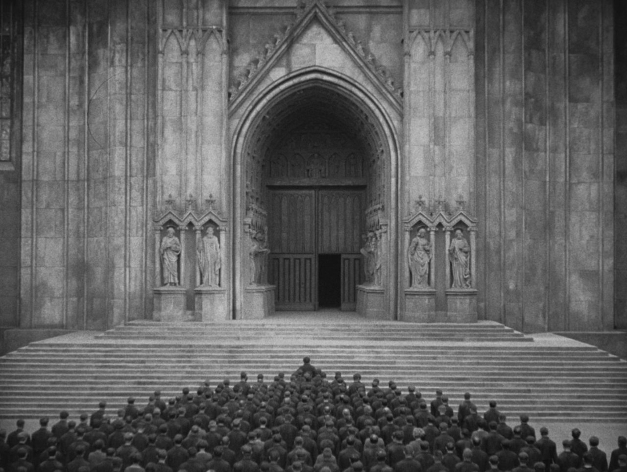 redhandtransmissions:vixensandmonsters:Metropolis (1927)  LOVE Metropolis