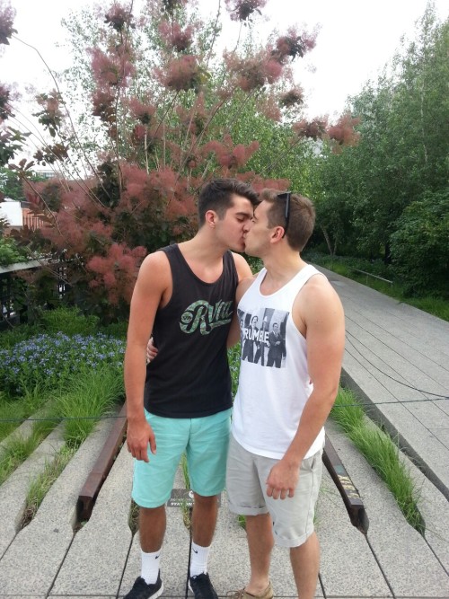 bi-anything:Had a great day in NYC. Follow me & reblog if you like :) (I’m the one on the right lol)