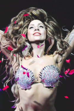 haus-of-garza:  iTunes Festival.