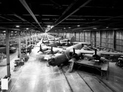 warhistoryonline:  B-24 bombers under construction at Ford Motor Company’s Willow Run Factory, circa 1941-1945. http://wrhstol.com/2fM7IzS