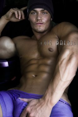 ultimale:  Look but don’t touch…  Where has Steve Sabo been? When the St. Louis native appeared on All American Guys he set the site into a frenzy it hadn’t seen in years. From challenging Josh Ohl to a test of strength to ridiculously pumped biceps,