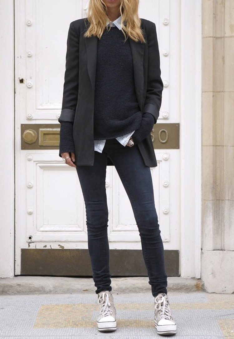 Black blazer with jeans outfits