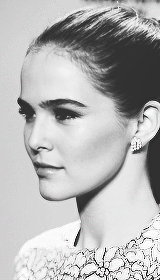 justshadowworld:  Zoey Deutch at the 2014 Vanity Fair Young Hollywood Party  