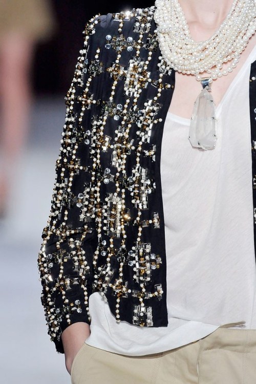 Posted : tinamotta.tumblr.com Fonte : www.vogue.com - Fashion shows - Spring 2010 , ready-to-wear , 