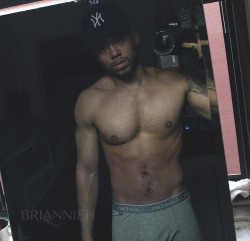 briannieh:  Lounging around mi casa #Briannieh