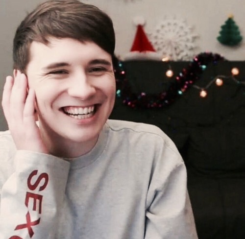 allurehowell:look at how cute !!