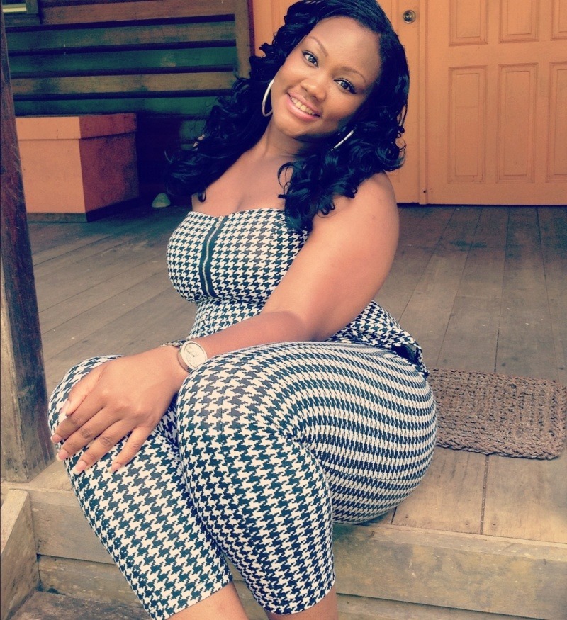 thickgirlover:  goldieloc:  lovely..   She fine and just my size !