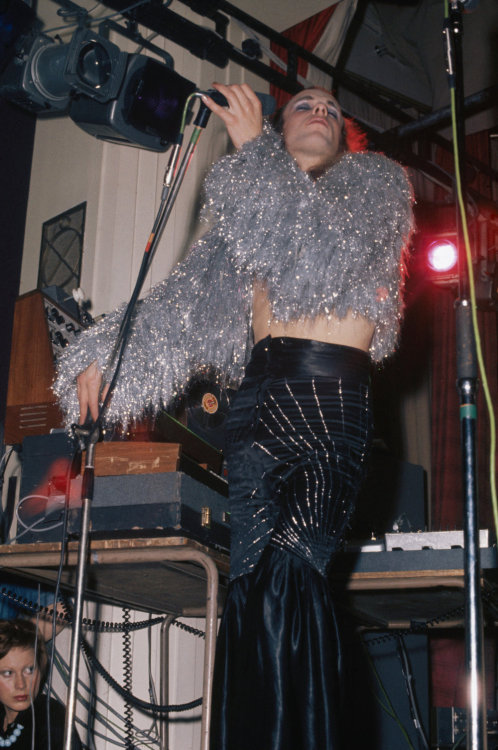 thisaintnomuddclub:Brian Eno performing on stage with Roxy Music to promote the album For Your Pleas