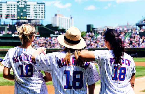 itspiperchapman:Taylor Schilling, Kate Mulgrew, and Dascha Polanco at Wrigley Field. (x)Cubs always 