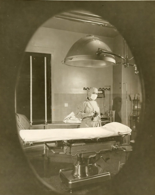 toothkeys-and-tourniquets: 1940’s operating room