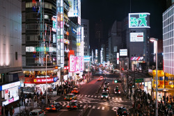 japanlove:  night shutter @Shinjuku 3rd #01 (by keganimushi)