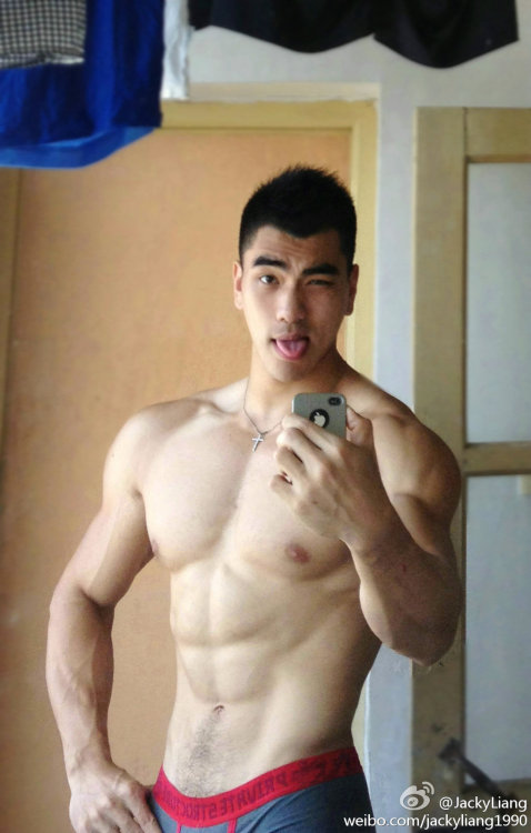 XXX melaninmuscle: Jacky Liang and the selfie photo