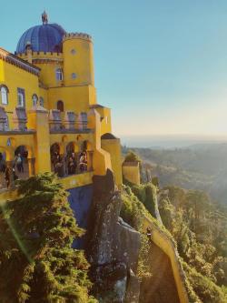 thebeautifuloutdoors:Ended 2018 with a three day stay in Lisbon, Portugal. Literally brightened my day with Pena Palace. http://bit.ly/2CQYlrl 