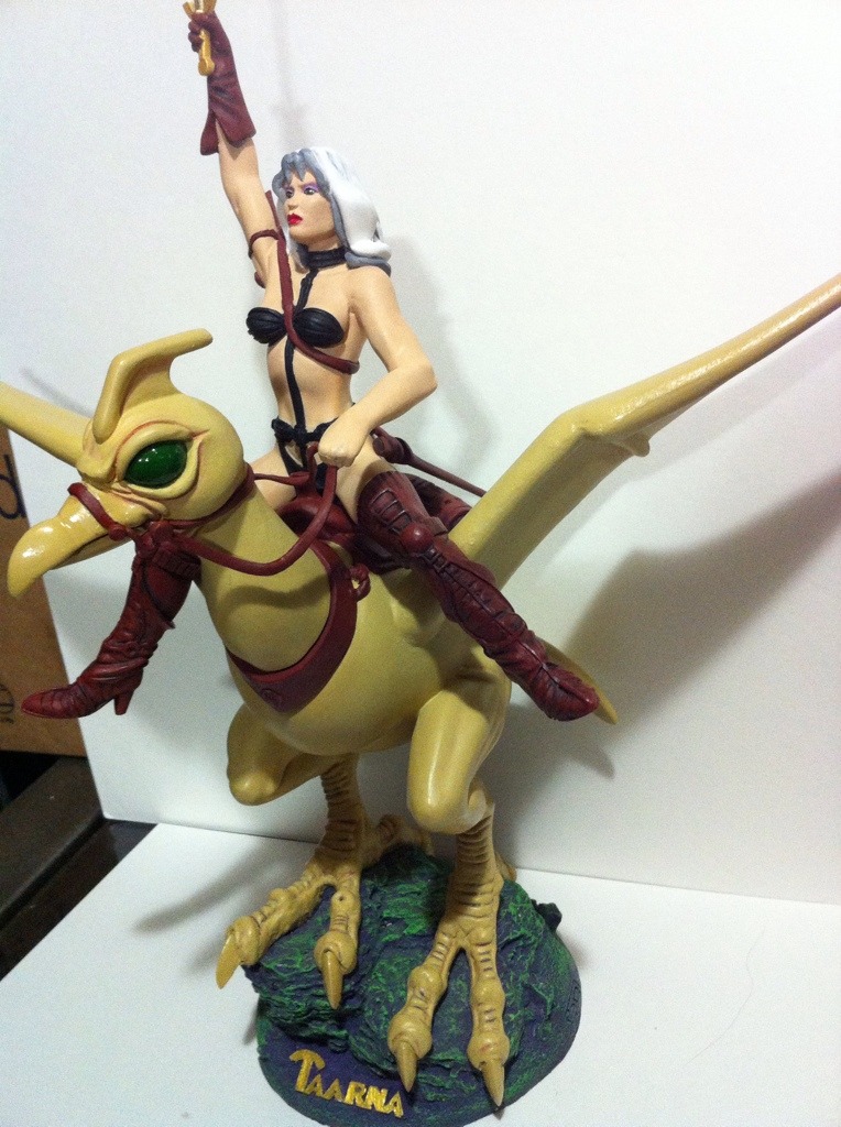Damn, this is a pretty awesome statuette