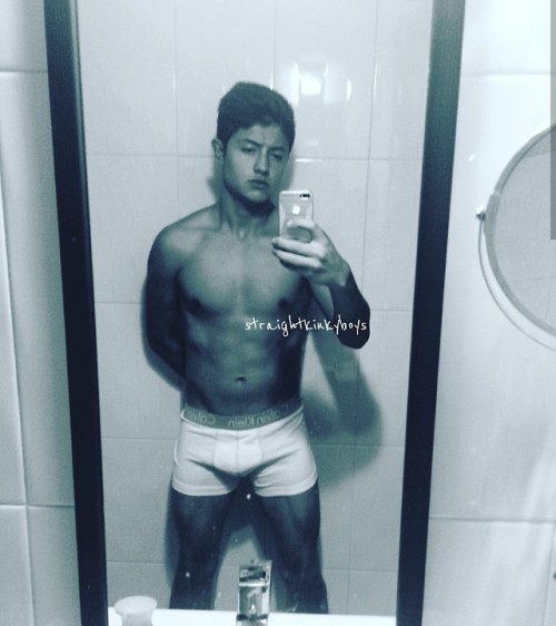 Porn photo straightkinkyboys:  Ivan / 20 años / Estado