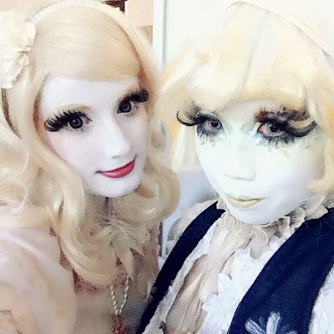 pastelbat:  From first day of Harukacon!Tried to do a 40’ish inspired shironuri look with things i had at home T v TOutfit rundown:Wig: eBayHeadpiece: KappahlLace collar & gloves: TaobaoNecklace: Melty chocolate moonPeignoir: EtsyDress & socks: