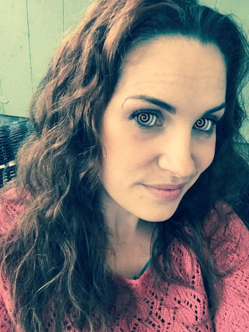 obeythequeens: As requested by @enslavedbetahusband  You see her across the room but before you can 