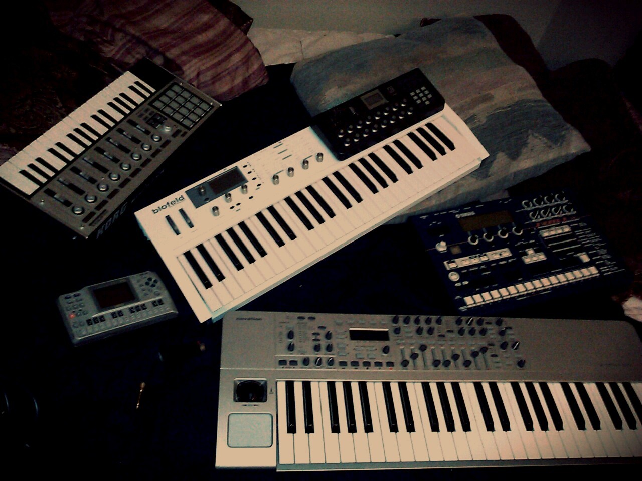 unklekarma:  justastudio:  gypsyobscura:  The studio mess so far  Why not visit justastudio