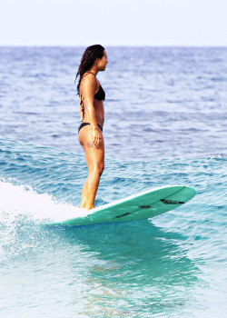 Surfing-In-Harmony:  Canyoulienexttoher:  Kelia Moniz  