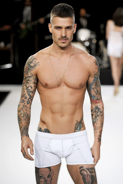 mancrushoftheday:  cameronjohn:  omggggggg   The Man Crush Blog / Facebook / Twitter