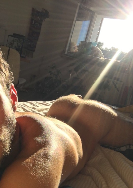 thegaydrawer: Quando pure il sole ti entra in culo 