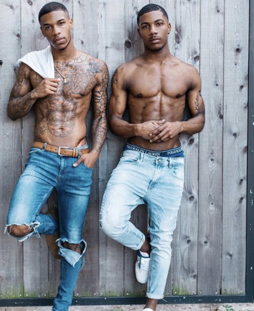 imagic000: skeetskeetdet: sexnthecloset: Left or Right? Skeet  BOTH!!!