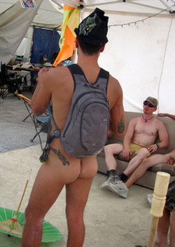 punud:  Public nudity pix with more than 56000 followershttp://punud.tumblr.com/Public nudity back up site with more than 7500 followershttp://punudy.tumblr.com/Vintage gay stuff with around 4000 followershttp://vinbozlove.tumblr.com/Nude male musicians