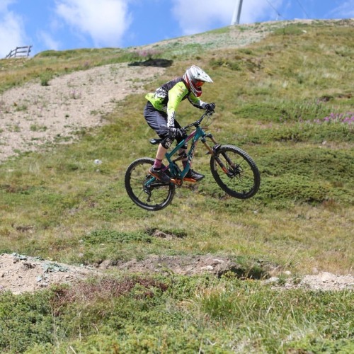 rideraddict:Jump and fun at @carosello3000 see you soon! #themountainisfreedom #rideraddict #ridera