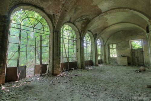 Abandoned castello, Italy, 2017.flickr ◄ ► instagram