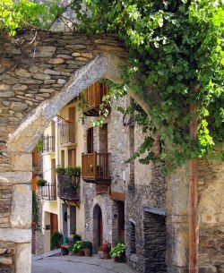 tassels:  Lleida, Spain  Photo by EULALIA2010