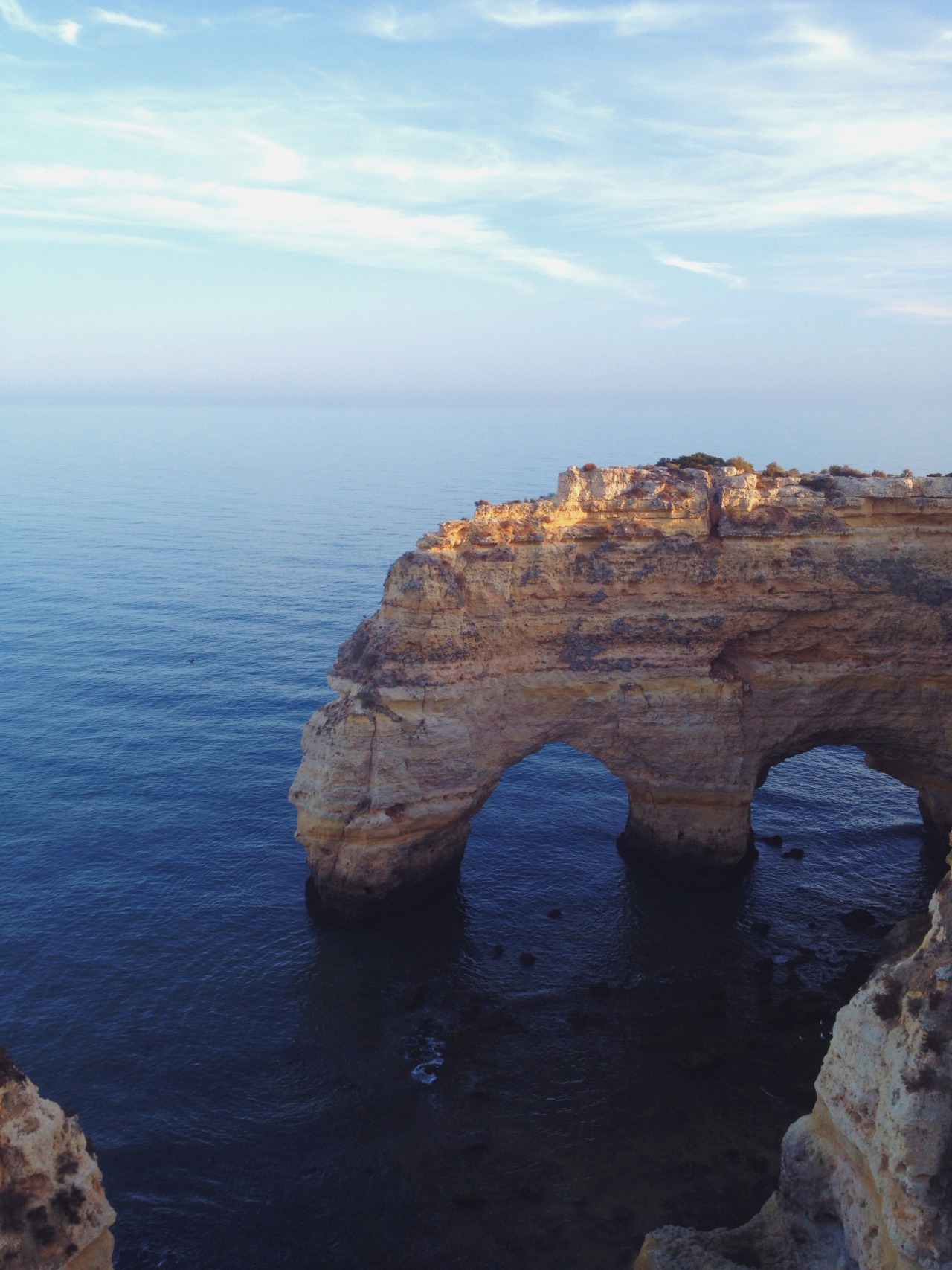 travellightboxblog:  travelingcolors:  Praia da Marinha, Lagoa | Portugal (by Nacho
