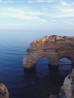 Travellightboxblog:  Travelingcolors:  Praia Da Marinha, Lagoa | Portugal (By Nacho