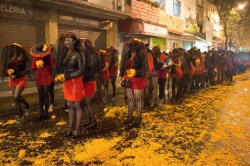 cabronaa:  “Ciudad de México, 30 de octubre de 2015. Decenas de sexoservidoras de la zona de San Pablo realizaron una procesion de la Casa Talavera a la calle de Las Cruces, en la Merced. Ahí estaba montado un altar en honor a sus compañeras fallecidas.