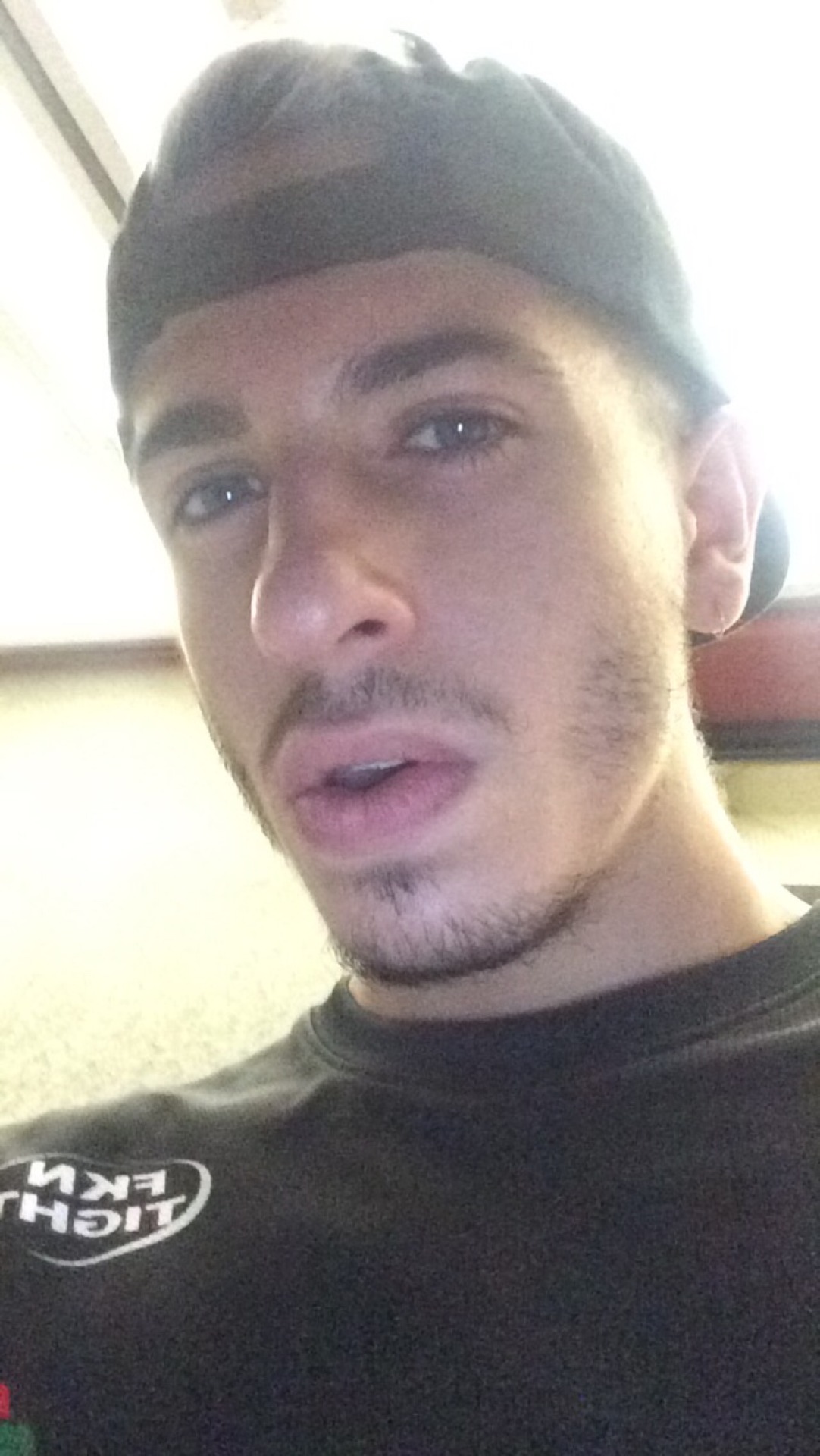 joshmuratori:  the lighting outside of this bowling alley is making me feel myself