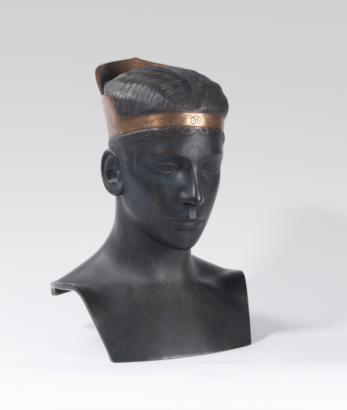 antinoo5:ganymedesrocks:Sascha Schneider (1870 - 1927), Jüngling büste mit ägyptischer