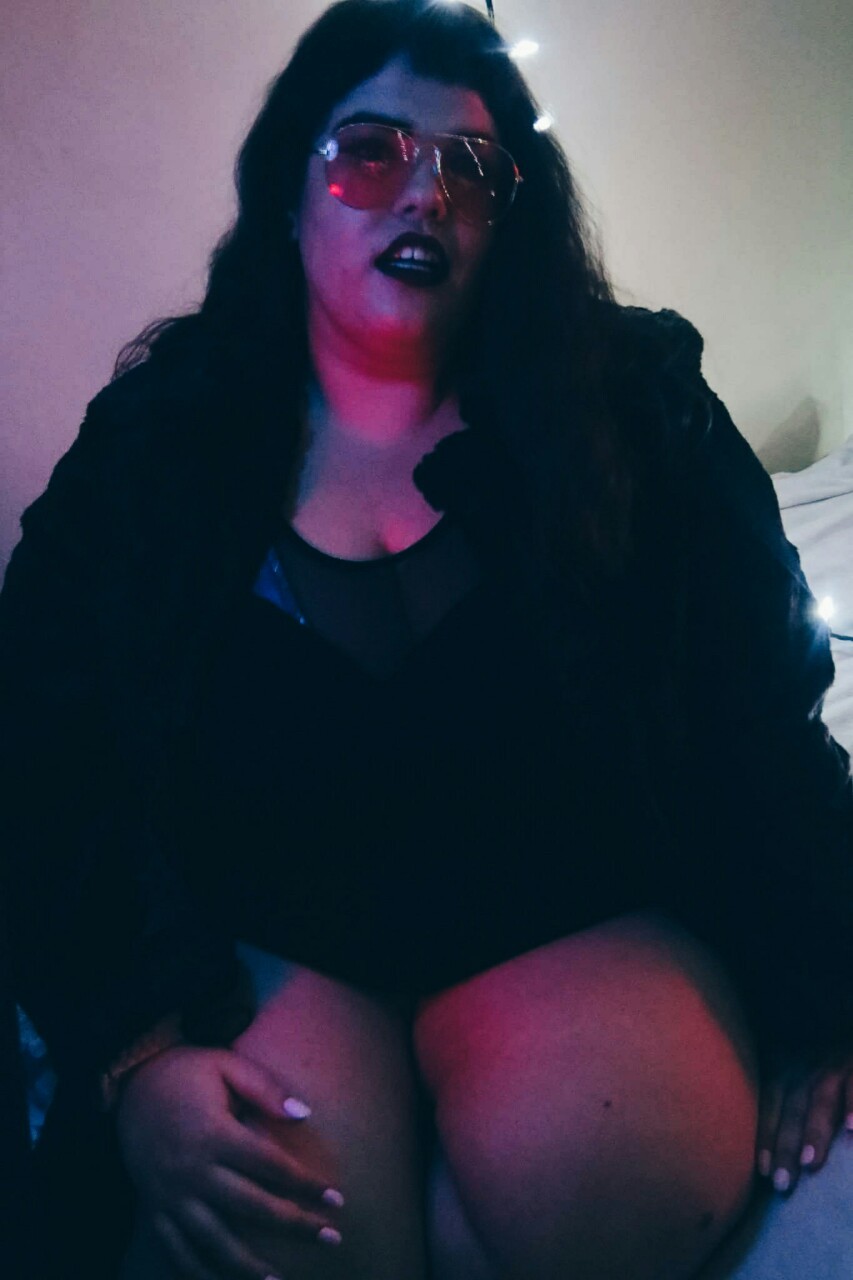 girthakitt:  Mob wife 