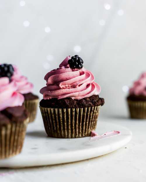 sweetoothgirl:chocolate cupcakes with blackberry butter cream frosting